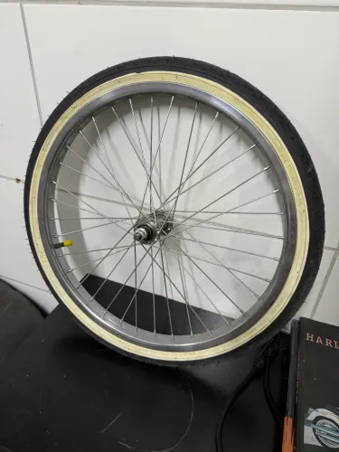 Roda de bicicleta aro 14 com pneu faixa branca nova 
