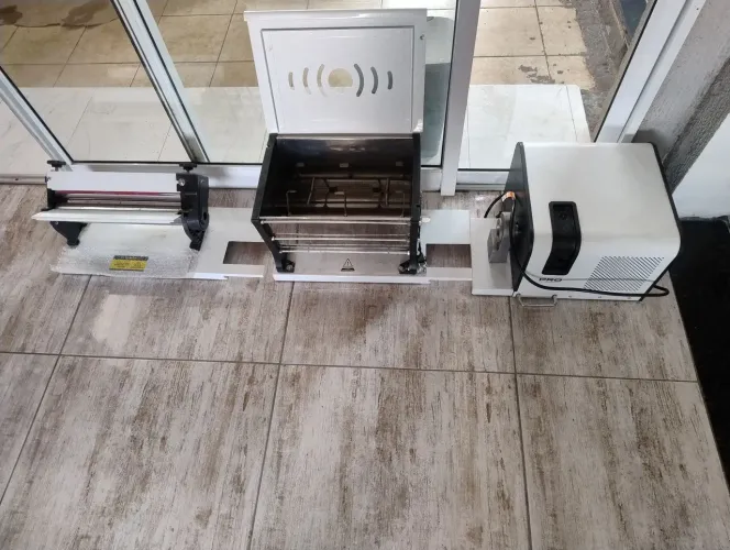 Máquina c/ kit p/ Fazer Linguiça, Pão, Pizza, Biscoito. Bacia P/ 10 a 15kg de massa. Compl