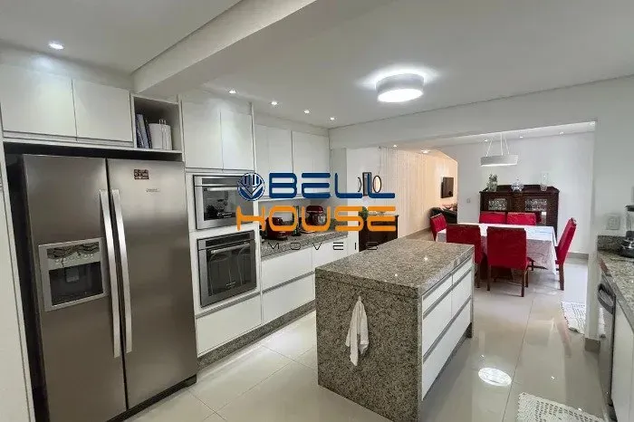 Sobrado à Venda 178m², 4 quartos e 3 vagas - Bairro Jardim, Santo André, SP