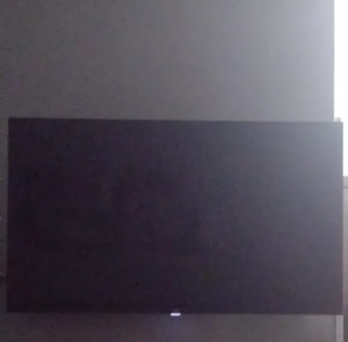 Vendo televisão 43 polegadas marca TCL em ótimo estado sem problema algum