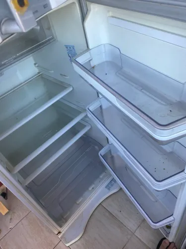 Vendo geladeira para tirar peças 