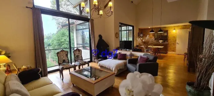 Casa em Condomínio de Alto Padrão na Granja Viana  2.450 m² de Terreno