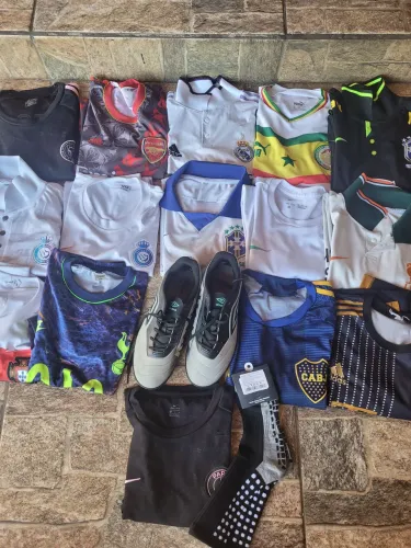 Kit supremo 15 camisas de times lindas + 2 meias anti derrapantes + 1 Chuteira Society!!!