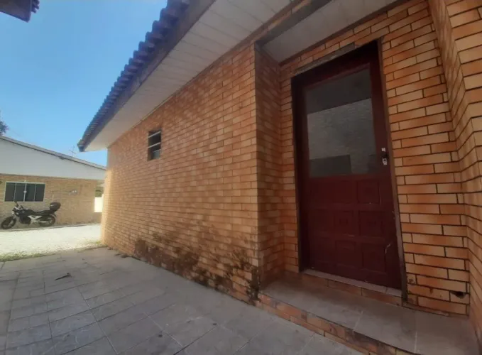 Aluga-se casa em Santa Felicidade