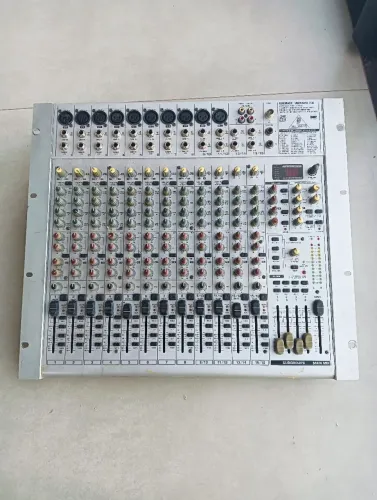 Mesa sim Eurorack Behringer