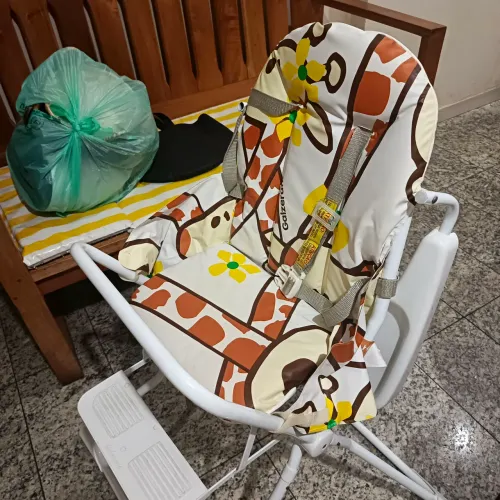 Cadeirinha de alimentação para bebê.