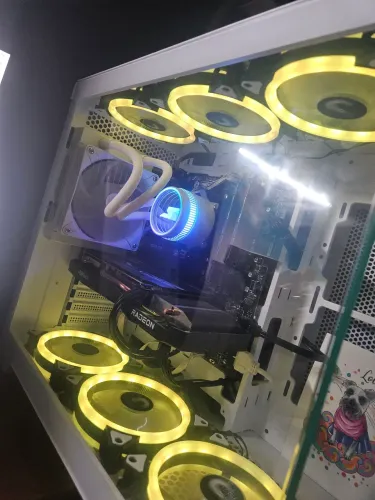  PC Gamer Branco Aquário - RX 7600 + Ryzen 5 5500 + 32GB RAM (Com Caixas)
