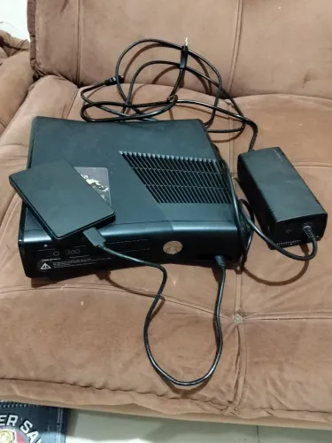 Xbox 360 com 2 controles sem fio com 250 jogos em perfeito estado desbloquear com aurora