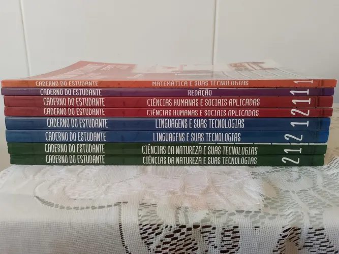 Kit com 8 livros para vestibulares