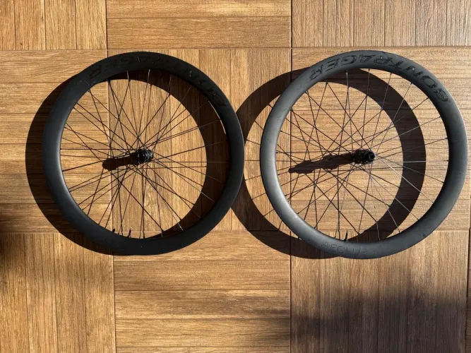 Rodas Bontrager Aeolus Elite 50 Tlr Para Disco - 700mm (par)