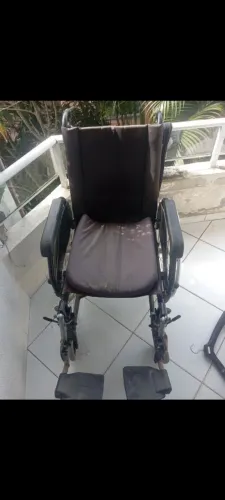 Vende-se cadeira de rodas