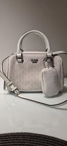 Bolsa média Guess