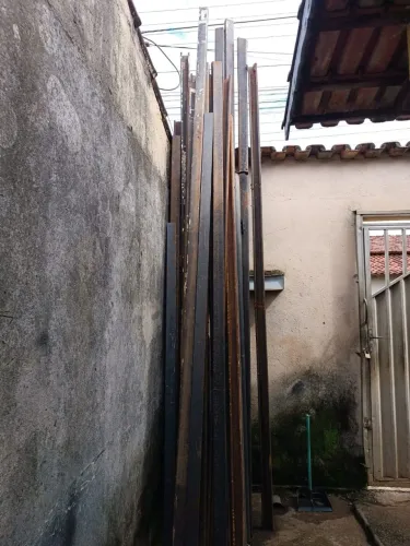Perfil Enrijecido 75x40 chapa 14, tem 23 peças de aproximadamente 3.50 usados de reforma. 