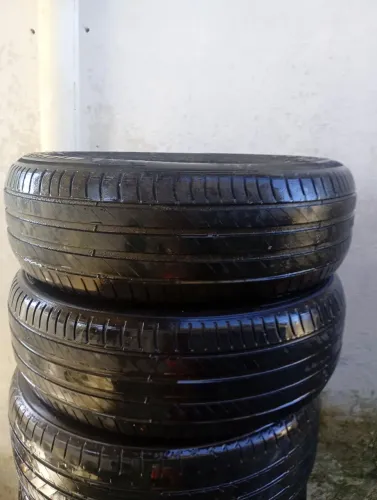 2 pneus aro 17 e 4 aro 18 ..