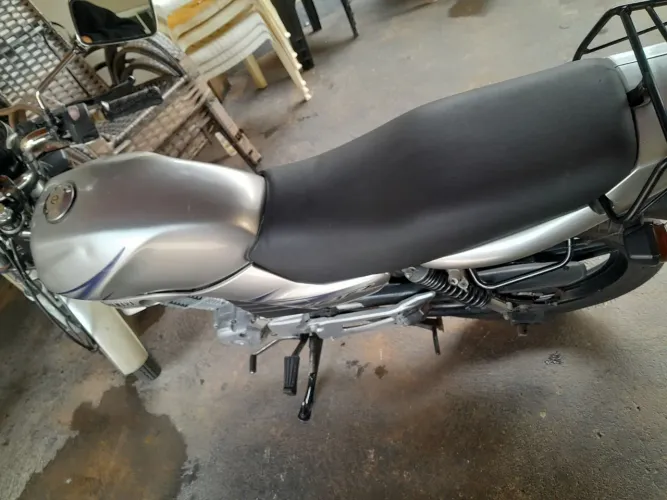 Vendo duas  moto com dok atrasado moto boa de motor nada pra fazer só pegar e andar v