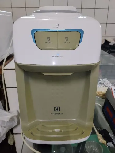 Gela água