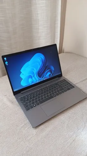 Notebook Lenovo - Core i3 11° Geração - SSD 256GB - Estado de novo