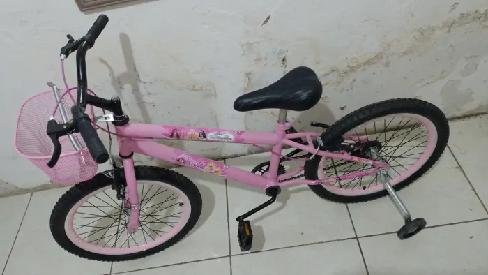 Bicicleta infantil rosa,com cestinha