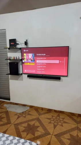 Instalação de suporte de TV