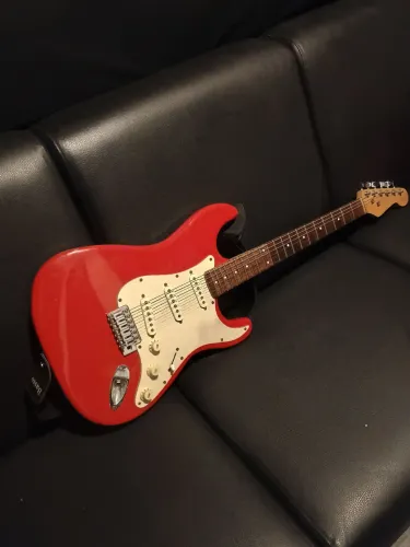 Guitarra Gianini stratosonic anos 90 raridade escalopada.