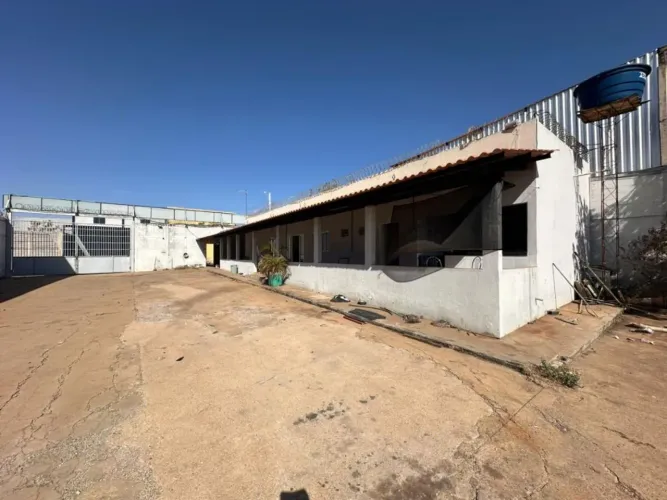 Prédio Comercial - Rua Professora Edna Pimentel Qd. 05 Lt. 20/21 e 04/05 - Res. Portal San