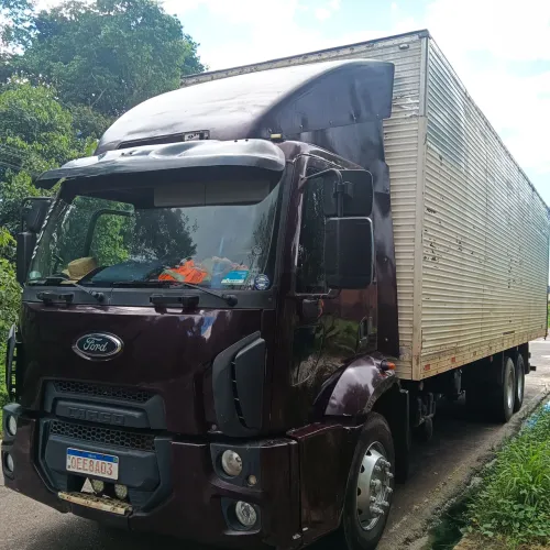 Vendo este lindo caminhão Ford Cargo 2429,ano 2013 Baú com 10m de comprimento , 18 palates