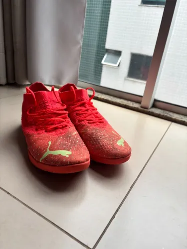 Chuteira de Futsal Puma Future Coral/Vermelha