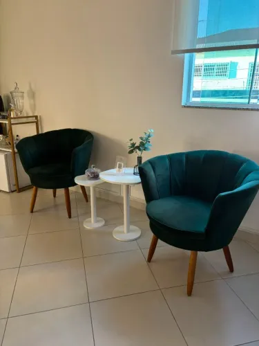 Poltrona Pétala Verde em Veludo - Como Nova