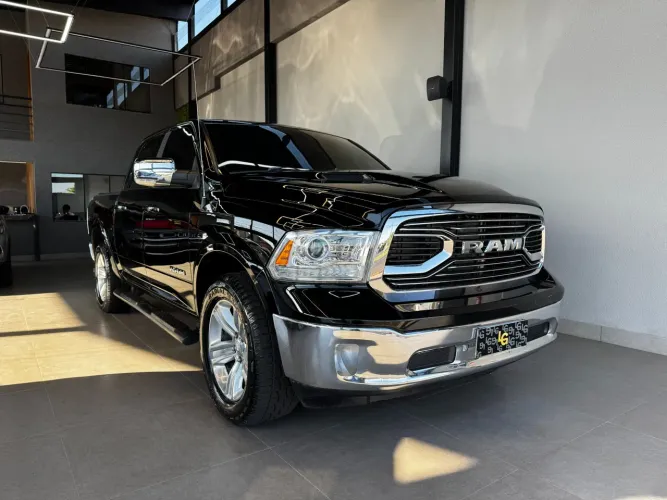 Ram Classic Laramie Night Edition 5.7 V8 16V Gasolina 4X4 Aut. 2022