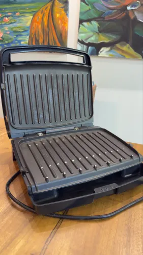 sanduicheira/grill elétrica Philco em inox