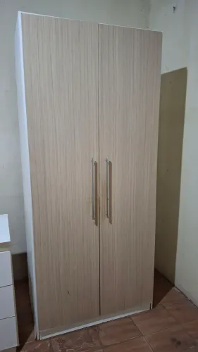 Guarda - Roupa com 2 Portas