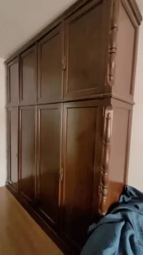 Guarda-roupa quatro portas com Maleiro