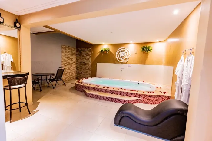 Vendo motel em funcionamento - Excelente localização