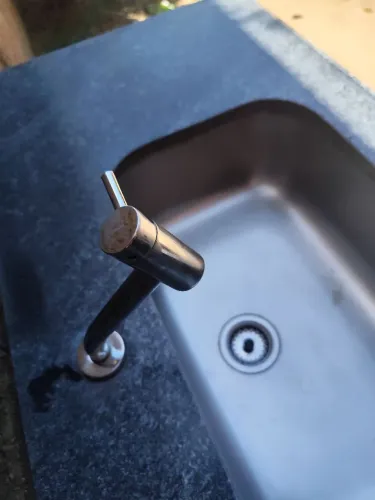Bancada de Granito com Cuba Inox + Torneira