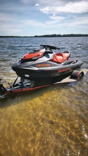 Jet Ski Sea Doo GTI130 SE - Super Novo - Apenas 31 Horas de Uso - Muito Econômico