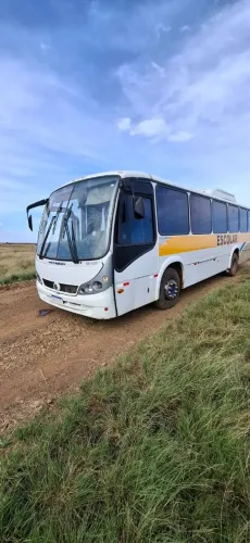 Ônibus escolar