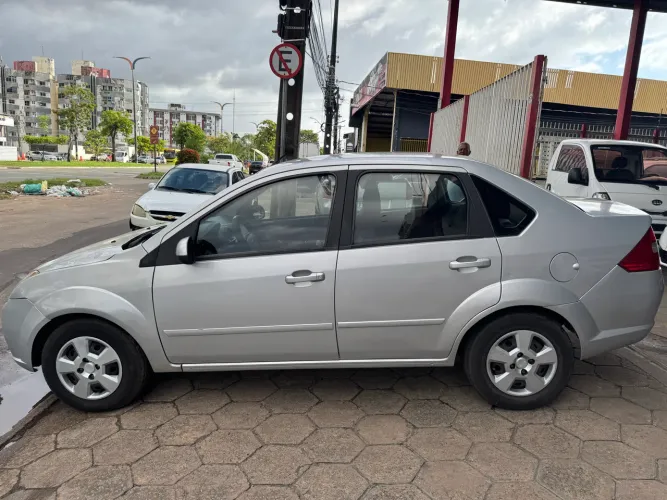 Ford Fiesta Sedan 1.0 8V Flex 4P 2010