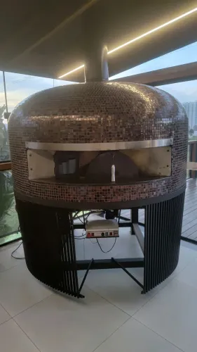 Vendo forno de pizza giratório, praticamente novo .
