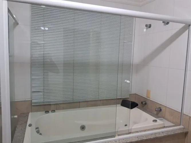 Banheira hidromassagem ouro fino com aquecedor em funcionamento completo