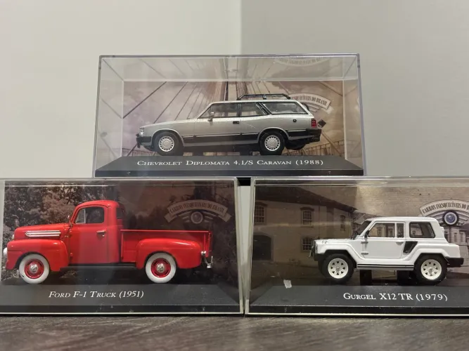 Três miniaturas - Caravan Diplomata/ Ford F-1 Truck/ Gurgel X12 TR