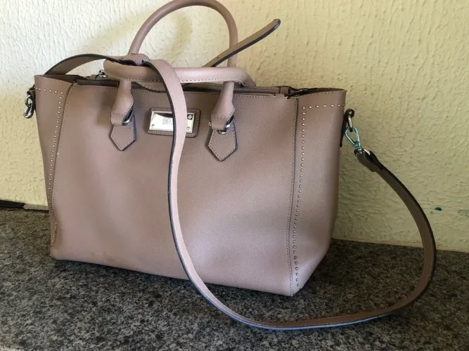 Vendo ou troco uma bolsa feminina original da  marca santa lolla what *24 José 