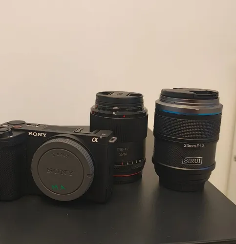 Zve10 ii lente sirui 23mm e meike 55