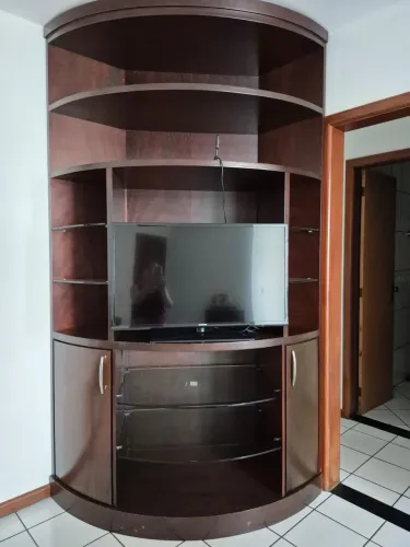 Estante de Canto para TV em Madeira - Ampla e Elegante