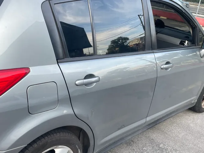 Nissan Tiida SL 1.8/1.8 Flex 16V Mec. 2011