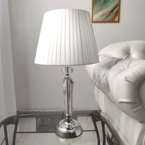 abajur de mesa cristal e cromado com cúpula branca 56cm