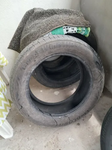 Pneus 215/60R17 desapegando