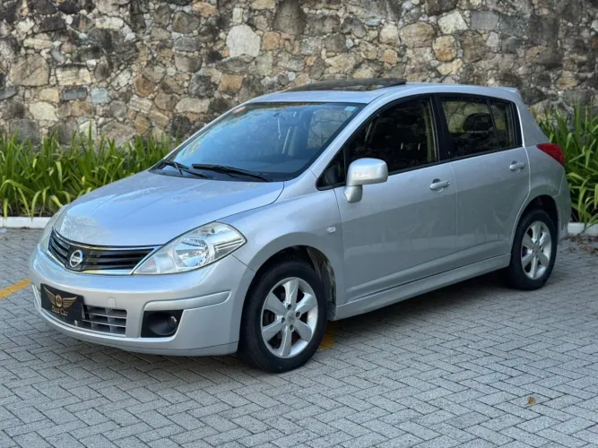 Nissan Tiida SL 1.8/1.8 Flex 16V Aut. 2012