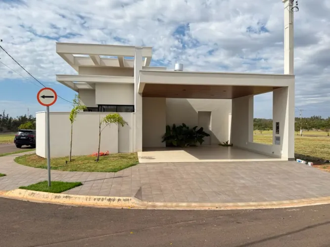 Casa em condomínio fechado