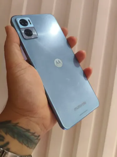 Motorola E22