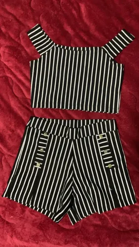 Conjunto listrado preto e branco, tamanho M